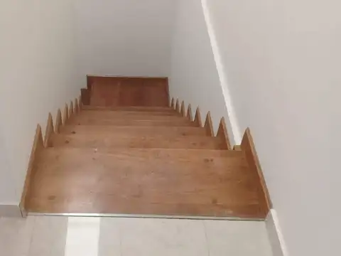 Depto Tipo Casa en Alquiler con 1 cocheras