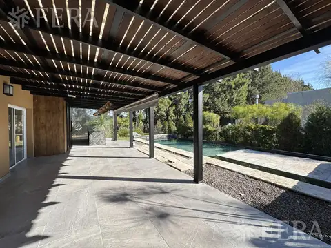 Casa 4 ambientes con 3 baños