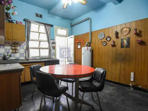 PH en Villa Luro en venta 4 ambientes con patio al frente .