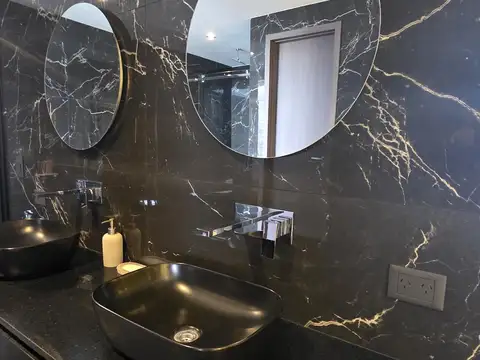 Casa 8 ambientes con 8 baños