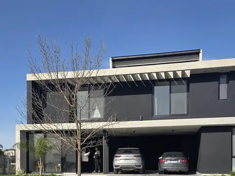 Espectacular Casa de Diseño a la Laguna
