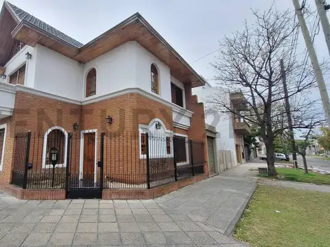 VENTA de Casa 5 Ambientes. – Gerli, Lanús Este.  Apto Crédito Hipotecario 