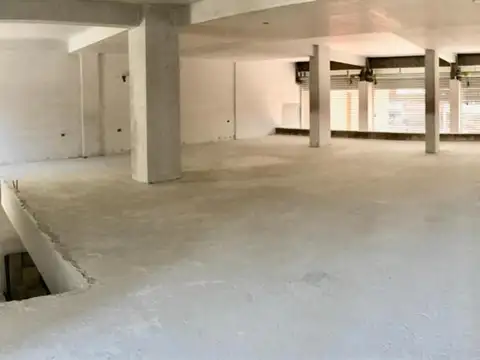Local 250 m2 sobre avda Rivadavia - Moron