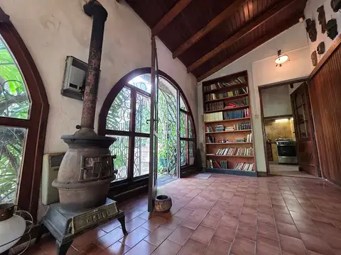 CASA EN VENTA LA PLATA A REFACCIONAR