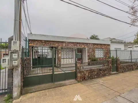 VENTA CASA Y DOS APARTAMENTOS BELLA ITALIA COCHERA