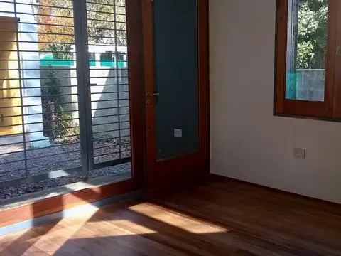 Casa en Alquiler en Villa Elisa [Cod: 213]