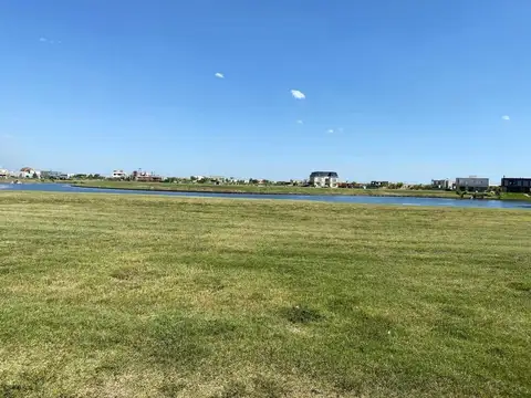 Avenida De Los Lagos