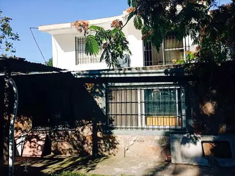 Casa 7 ambientes con 4 baños