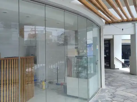 LOCAL COMERCIAL EN ALQUILER - INMEJORABLE UBICACIÓN 