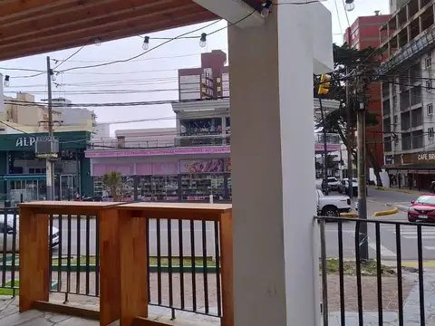 LOCAL COMERCIAL EN ALQUILER - INMEJORABLE UBICACIÓN