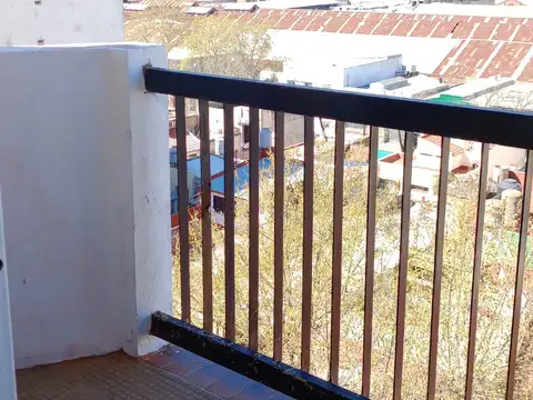 2 AMBIENTES AL FRENTE CON DOS BALCONES