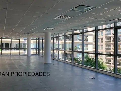 Oficina en Alquiler con 2 cocheras