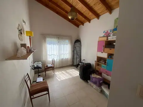 Casa de 3 dormitorios c/ cochera en El Cazador