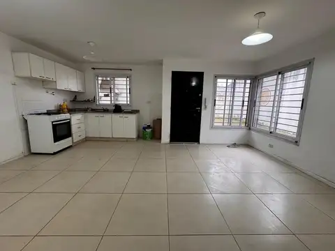 Depto Tipo Casa en Alquiler de 3 ambientes