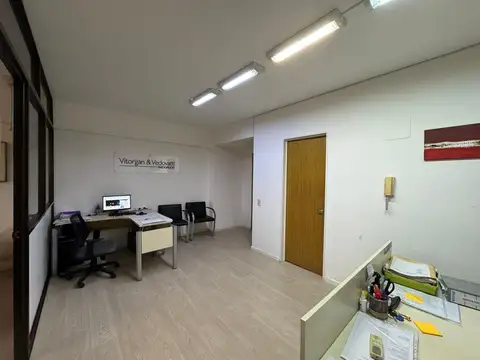 RESERVADA - Impecable oficina en alquiler con cochera en Belgrano sobre Avenida  Juramento