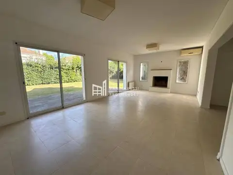 Casa en Alquiler de 3 dormitorios