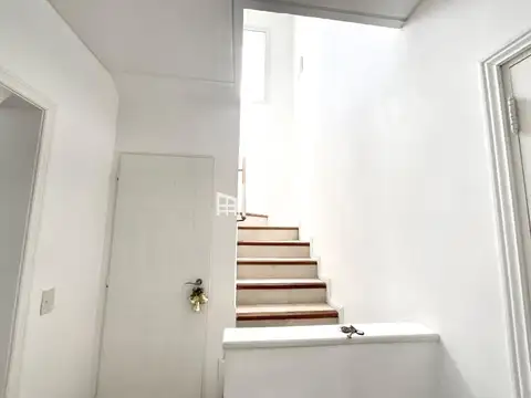 Casa en Alquiler con 2 cocheras