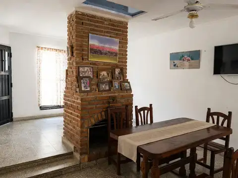 Casa 3 dormitorios 2 cocheras patio Recreo Sur