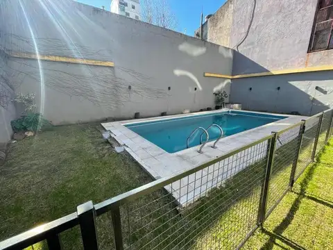 Avenida Diaz Velez 4200. Entre King y Rawson