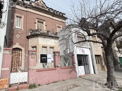 Casa de dos plantas - terreno de 9 x 27 metros