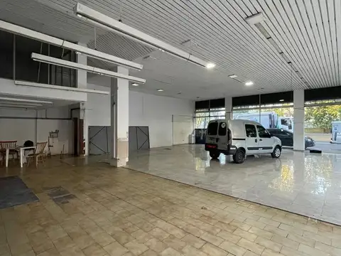 Local en alquiler - 210Mts2 - Bernal