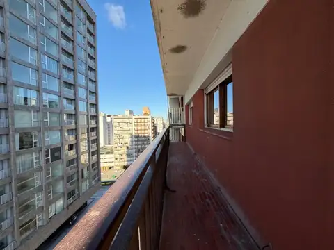 VENTA PISO DE 4 AMB CON BALCON!