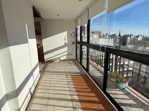 VENTA PISO DE 4 AMB CON BALCON!