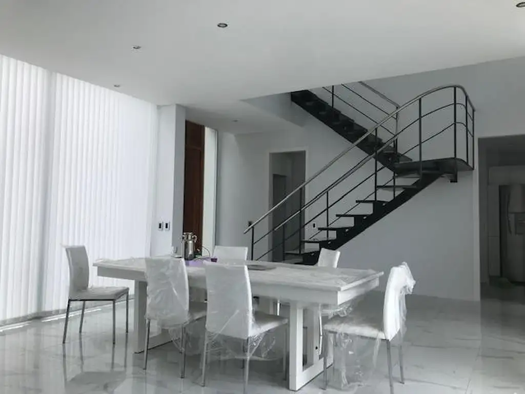 Casa en Venta con cochera