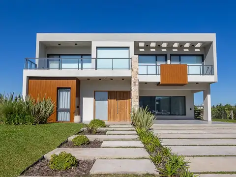 Terralagos, casa 5 ambientes, Lote 912 m2. acepta permuta