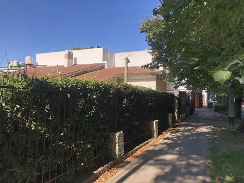 Casa 5 ambientes con 1 baño