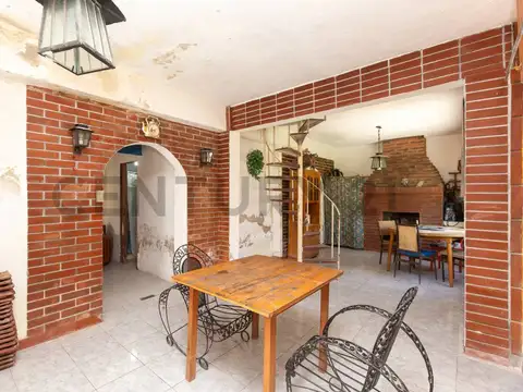 Casa 4 ambientes con 2 baños