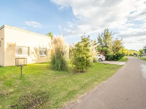 Barrio Manzanares Chico. Fatima Pilar