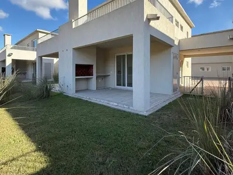Casa 3 Amb A Estrenar Jardin Cochera Parrilla Terraza Pilar
