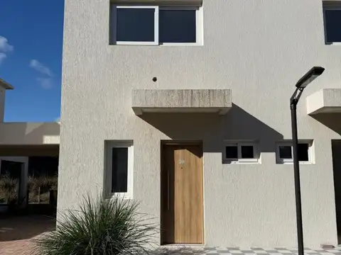 Casa en Alquiler en Pilar, USD 1.200
