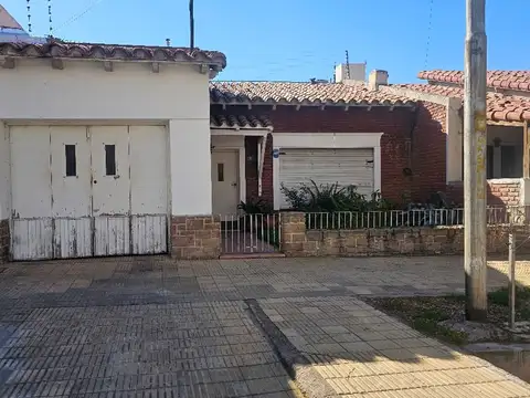 Casa en quinta sección, amplio terreno.