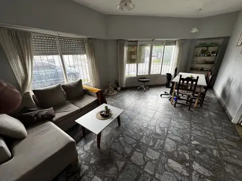 VENTA CASA 4 AMBIENTES MORON COCHERA JARDIN