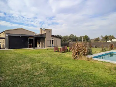 Casa 4 ambientes con 3 baños