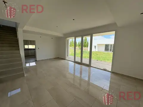 Casa 8 ambientes con 4 baños