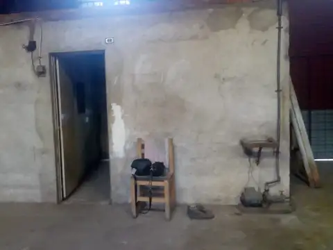 Galpón 230m2 s/Lote 10x38 Zonif: Ind2