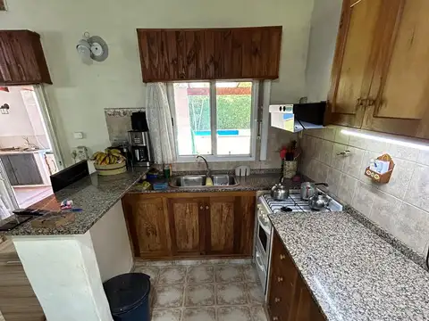 Casa 4 ambientes con 2 baños