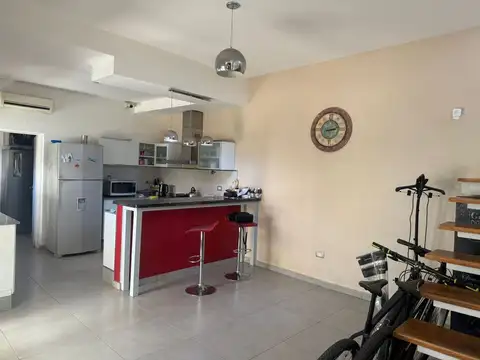 Casa 7 ambientes con 2 baños