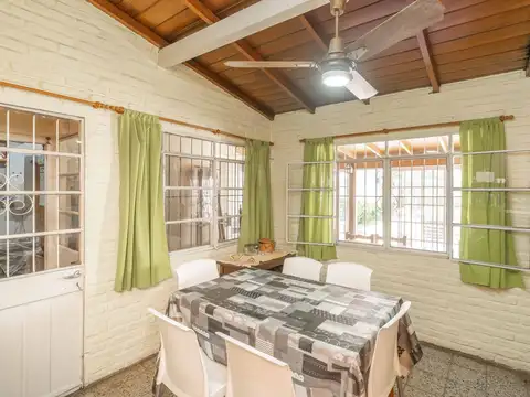 Casa 4 ambientes con 2 baños