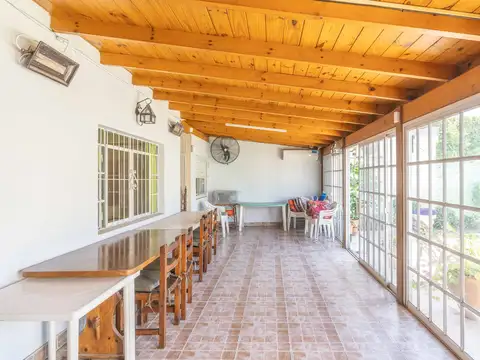 Casa en Venta con 3 cocheras