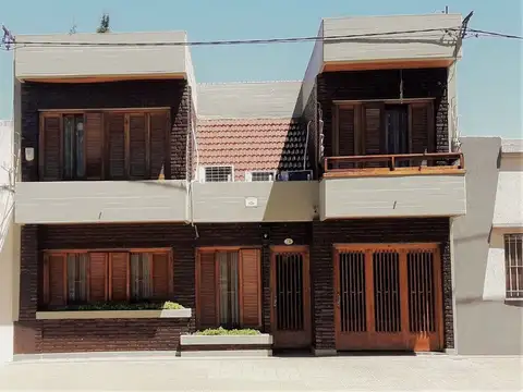 4 Dorm c/ Jardín- Zona Bv 83 y 35