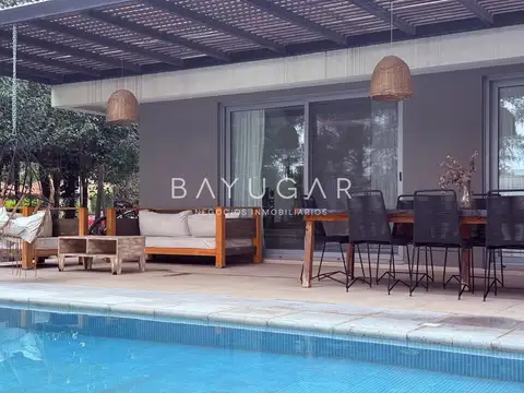 Casa 6 ambientes con 4 baños