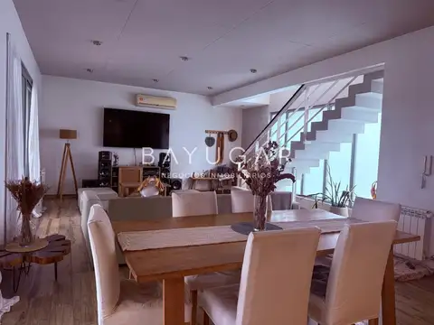 Casa en Venta con 5 cocheras