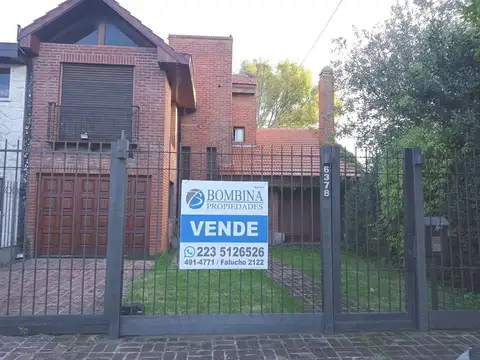 Casa 4 ambientes cochera doble , parque y pileta