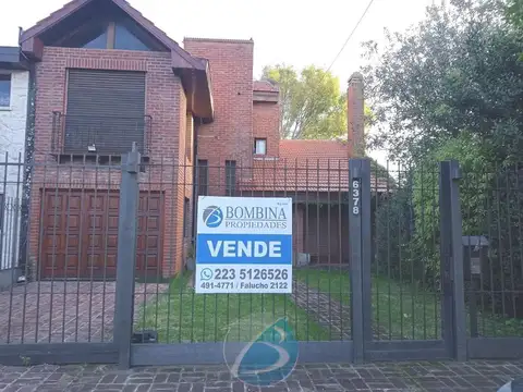 Casa 4 ambientes cochera doble , parque y pileta