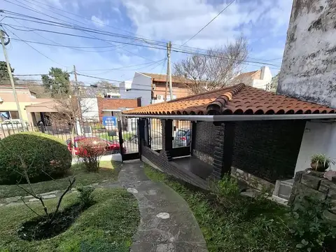 Casa 5 ambientes con 1 baño