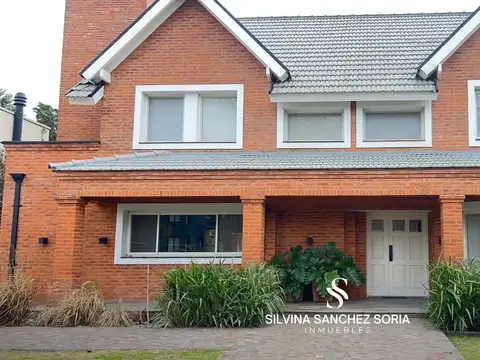 Casa 6 ambientes con 4 baños